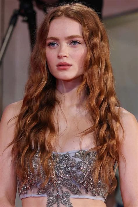 sadie sink hot